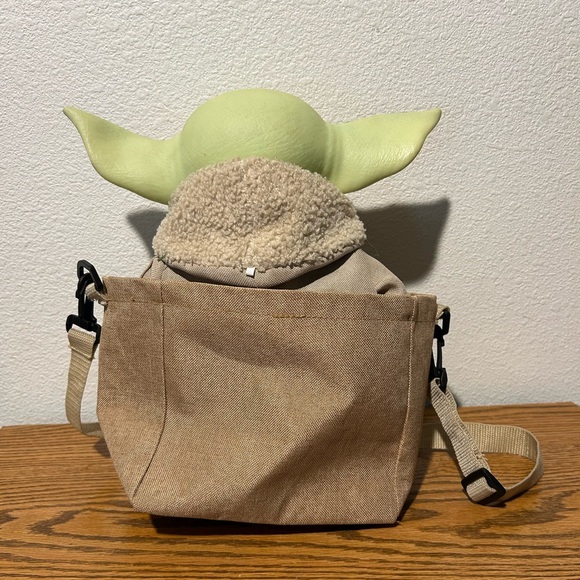 Baby Yoda Toy in Cloth Carry Bag - Picture 3 of 13